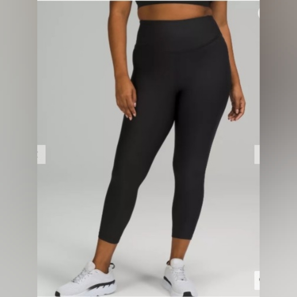 Lululemon 'Base Pace' High-Rise Tight 25" in Black - Size 20